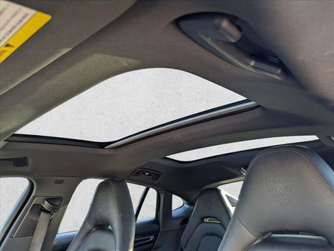 Used 2023 Porsche Panamera 4 Platinum Edition image 17