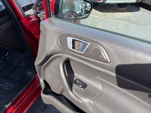 Used 2014 Ford Fiesta SE w/ Equipment Group 201A FWD image 17