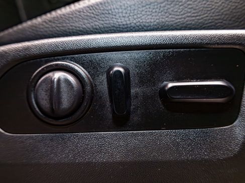 Used 2020 GMC Sierra 3500 Denali w/ Denali Ultimate Package image 27