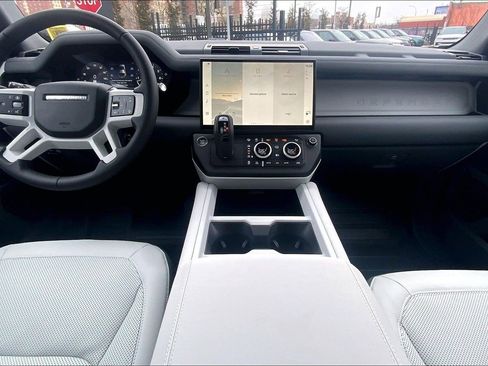 New 2026 Land Rover Defender 110 X-Dynamic SE image 5