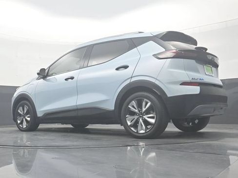 Used 2022 Chevrolet Bolt EUV LT w/ Convenience Package FWD image 31