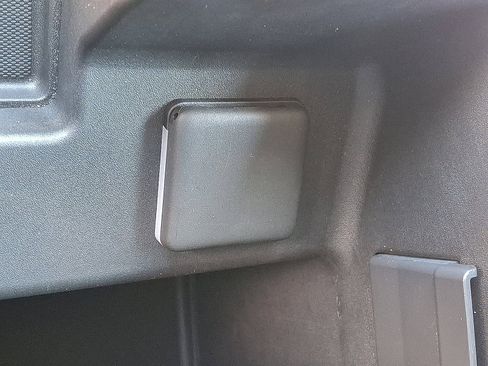 Used 2024 GMC Sierra 1500 Elevation image 28