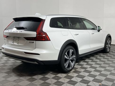 Certified 2025 Volvo V60 B5 Cross Country Plus image 10
