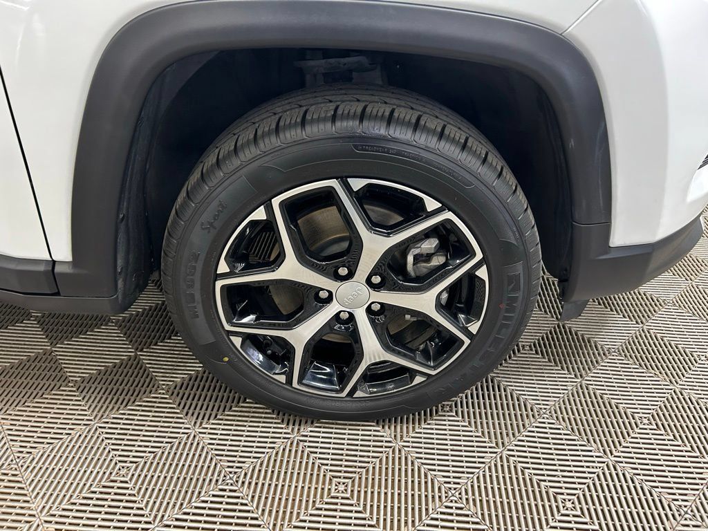 Used 2024 Jeep Compass Limited AWD/4WD image 2