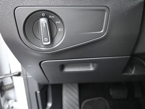 Used 2018 Volkswagen Tiguan SE FWD image 16
