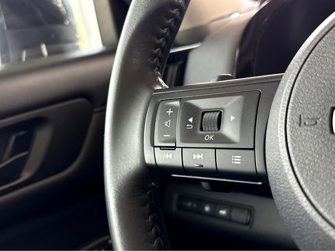 Used 2025 Nissan Pathfinder SV w/ SV Premium Package image 16