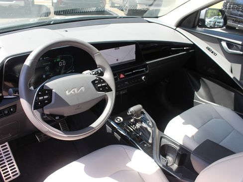 Certified 2024 Kia Niro EX Touring FWD image 13