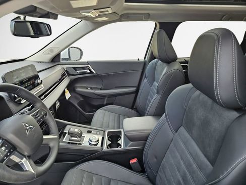 Used 2025 Mitsubishi Outlander 4WD Plug-In Hybrid image 27