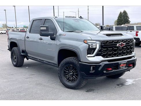 Used 2025 Chevrolet Silverado 2500 ZR2 w/ Technology Package AWD/4WD image 2