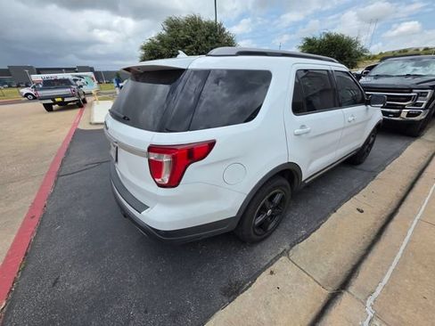 Used 2019 Ford Explorer XLT w/ Equipment Group 201A FWD image 5