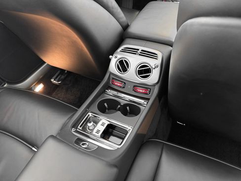 Used 2016 Rolls-Royce Dawn image 28