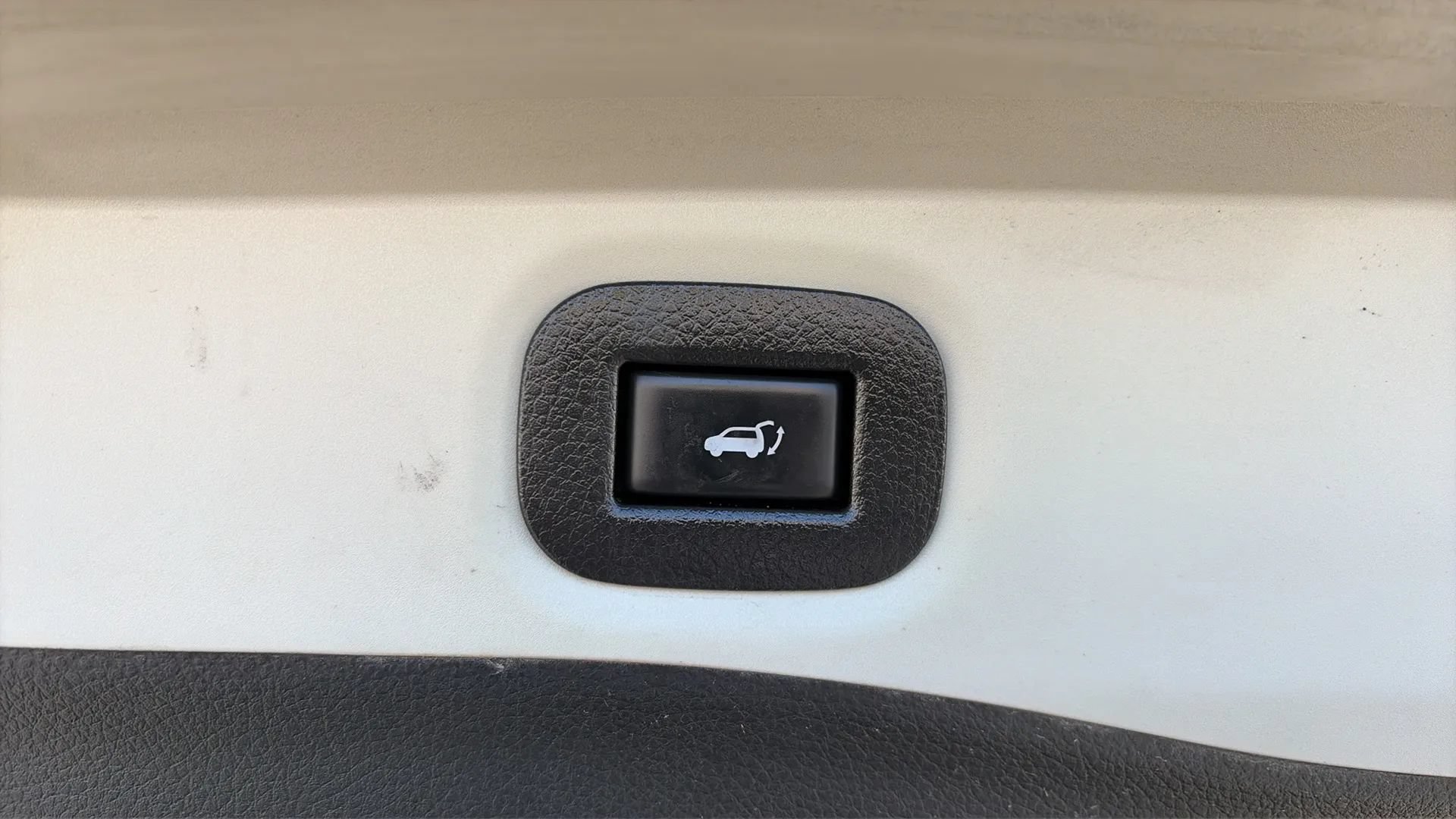 Used 2018 Nissan Rogue SV FWD image 20