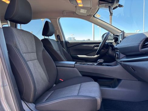 Used 2025 Nissan Rogue SV AWD/4WD image 38