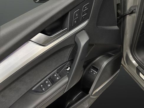 Used 2023 Audi Q5 e Prestige w/ Prestige Package image 28