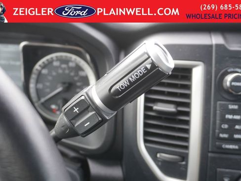 Used 2018 Nissan Titan SL w/ Midnight Edition image 25