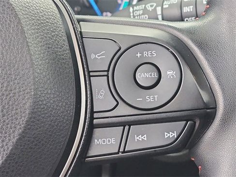 Used 2021 Toyota RAV4 SE image 22