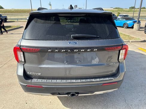 Used 2025 Ford Explorer Active w/ Active Comfort Package RWD image 9
