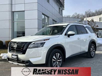 Used 2024 Nissan Pathfinder SL w/ Black Appearance Package
