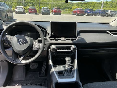 Used 2024 Toyota RAV4 XLE AWD/4WD image 11