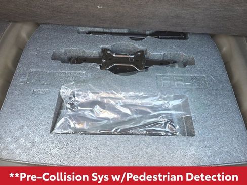 Used 2024 Nissan Altima 2.5 SV image 14