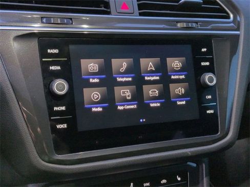 Used 2024 Volkswagen Tiguan SE R-Line image 16