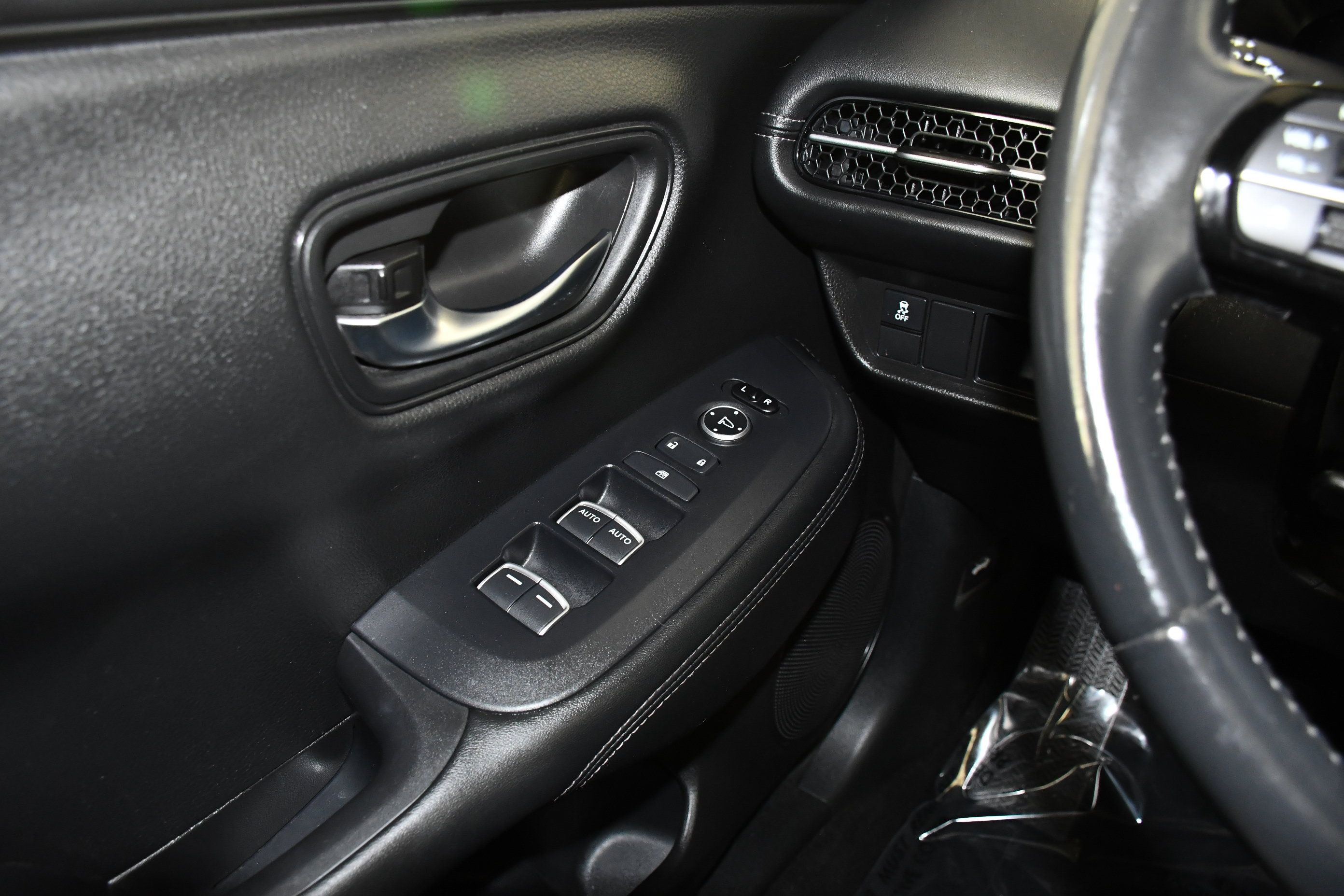 Certified 2023 Honda HR-V EX-L image 32