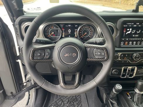 Used 2023 Jeep Gladiator Overland w/ Cold Weather Group image 13