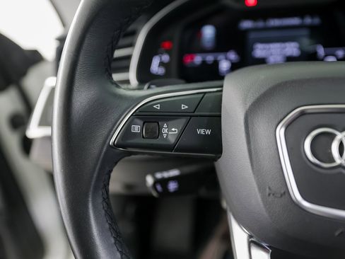 Used 2022 Audi Q8 Premium image 17