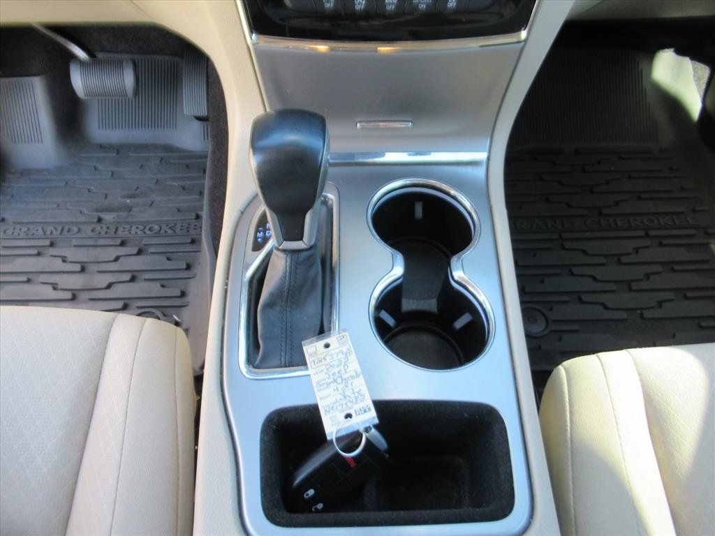 Used 2022 Jeep Grand Cherokee Laredo E AWD/4WD image 22