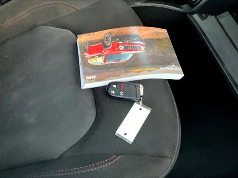 Used 2023 Jeep Renegade Trailhawk image 20