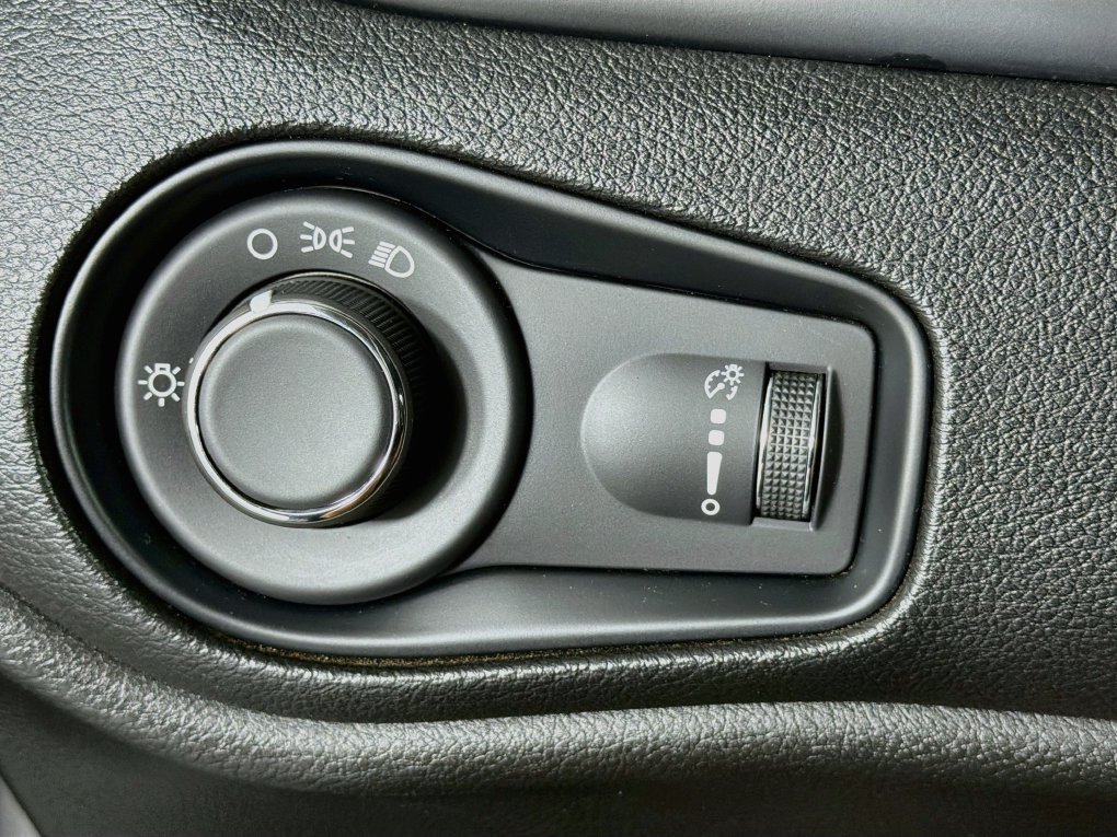 Used 2023 Jeep Renegade Latitude AWD/4WD image 14