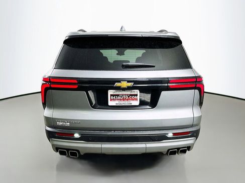 Used 2025 Chevrolet Traverse LT image 6