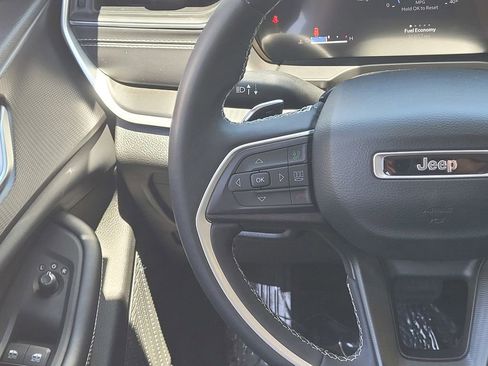 Used 2023 Jeep Grand Cherokee L Laredo AWD/4WD image 11