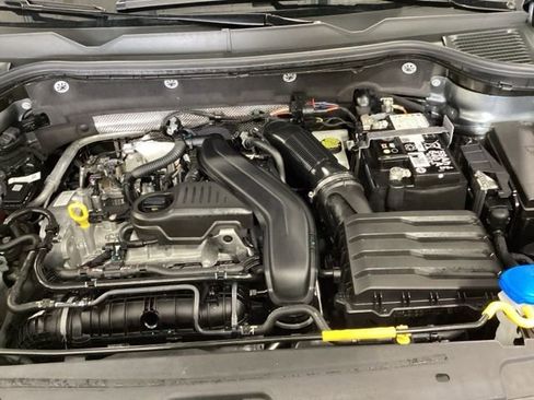 Used 2025 Volkswagen Taos SE w/ Panoramic Sunroof Package image 23