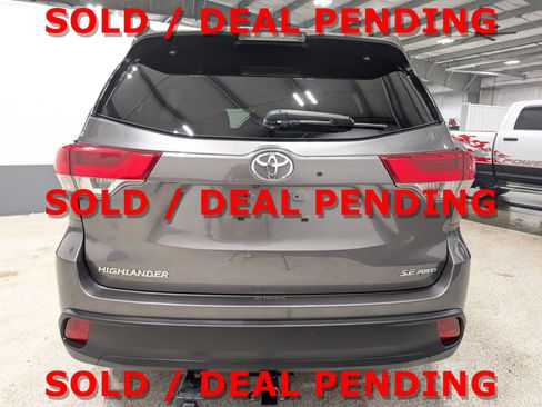 Used 2018 Toyota Highlander SE image 4