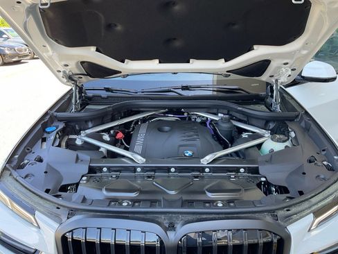 New 2026 BMW X7 xDrive40i w/ M Sport Package AWD/4WD image 16