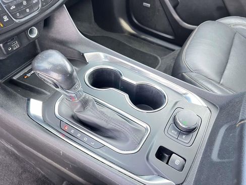 Used 2021 Chevrolet Traverse Premier image 23