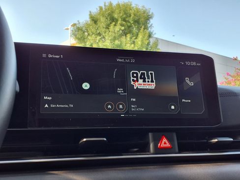 Used 2025 Kia Carnival EX FWD image 16