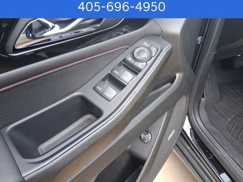 Used 2023 Chevrolet Traverse RS image 16