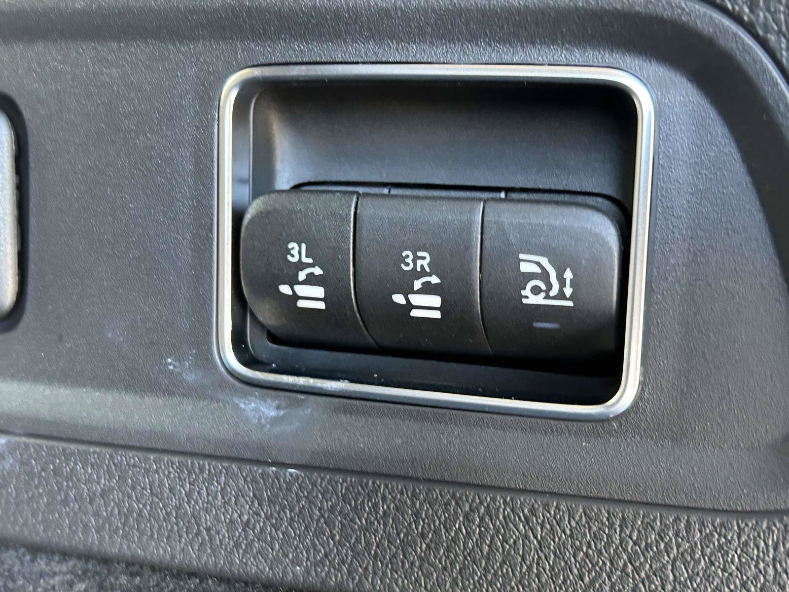 New 2026 Mercedes-Benz GLS 450 4MATIC image 11