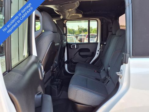 Used 2024 Jeep Gladiator Rubicon w/ Technology Group AWD/4WD image 13