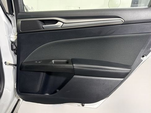Used 2020 Ford Fusion SE FWD image 28