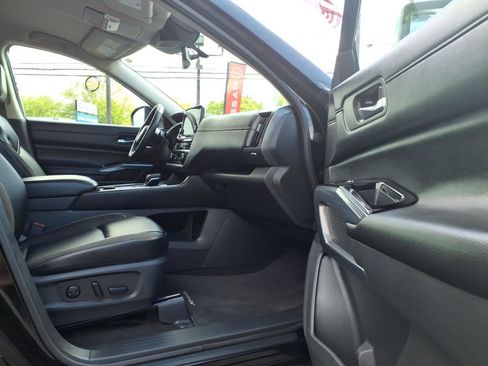 Used 2024 Nissan Pathfinder SL AWD/4WD image 14