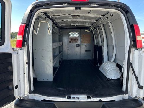 Used 2017 Chevrolet Express 2500 RWD image 23