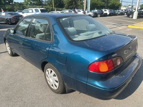 Used 2002 Toyota Corolla LE FWD image 3