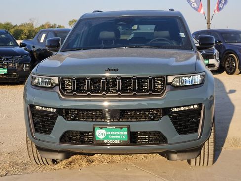 New 2026 Jeep Grand Cherokee Limited AWD/4WD image 3