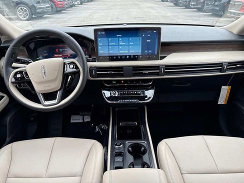 New 2025 Lincoln Corsair Grand Touring w/ Jet Appearance Package image 16