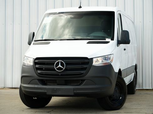Used 2023 Mercedes-Benz Sprinter 1500 image 3