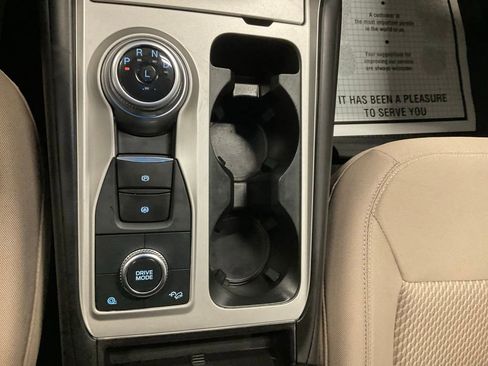 Used 2023 Ford Explorer XLT AWD/4WD image 19