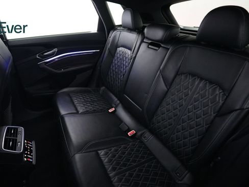 Used 2022 Audi e-tron S Premium Plus AWD/4WD image 24
